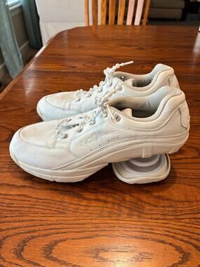 Z-Coil Spring Heel White Shoes Comfort Men's 9